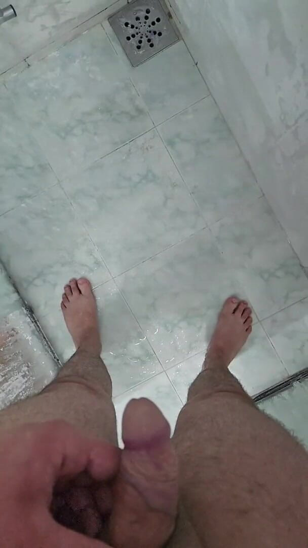 Lkdick8: शॉवर में मेरी पेशाब
