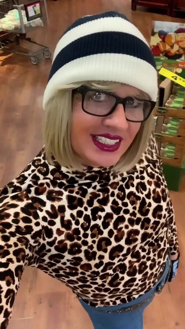 CindieLove: クレイジーキュートトランス、ターゲットのセクシーなお尻ジーンズ、プリティスマイルCD