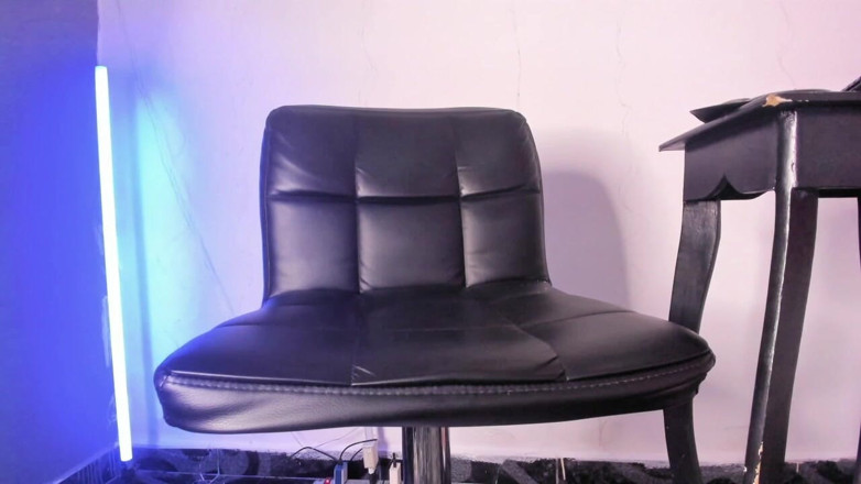 Mike BBC studio: Colombien Brune Excitée Montrant Sa Bite Et Ses Fesses