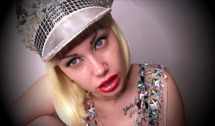 Goddess Misha Goldy: Da du so gehorsam und süchtig nach meinen großen roten...