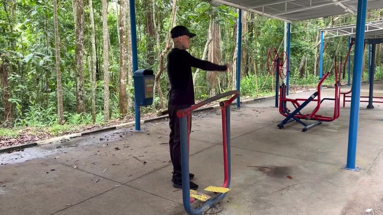 ErickDiazSp: 체육관 직원과 함께 있을 때 뜨거워