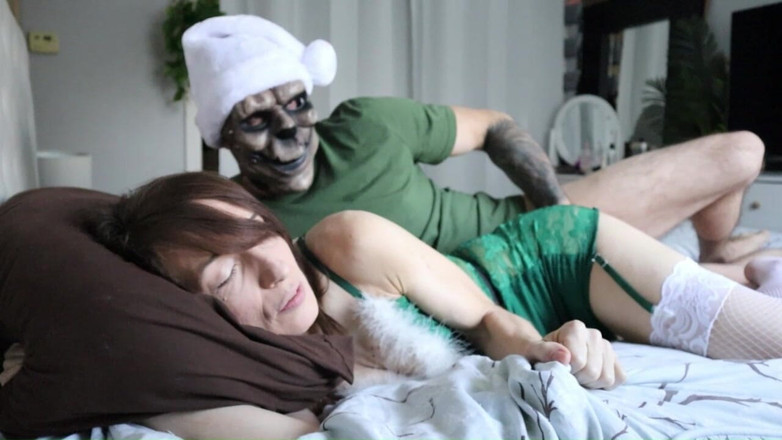 JessTonySquirts: 継娘が仮面の継父とセックスする パート1 - それは私の彼氏ではありません