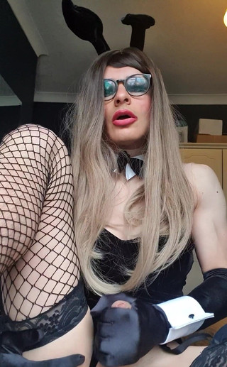 JessicaXD: Být velmi nezbedný malý hnědovlasý zajíček!