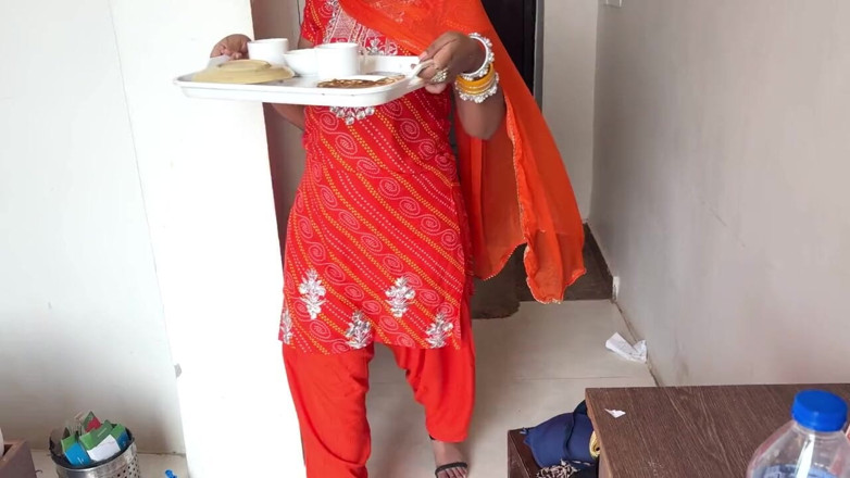 desi_babe1234: Runder und brauner arsch bhabhi bedient ihre dicke muschi mit...