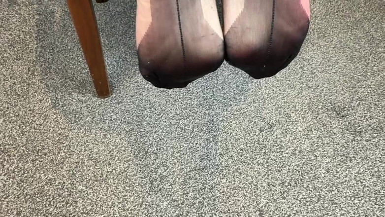 Aunty Sandra vintage girdle queen: Vgq23 Makcik Sandra Memakai Stoking Berjahit Klasiknya