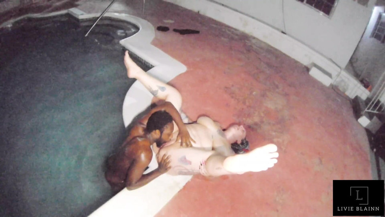 Livie Blainn: Ditangkap dalam kamera - Pemilik hotel merakam kami berkongkek