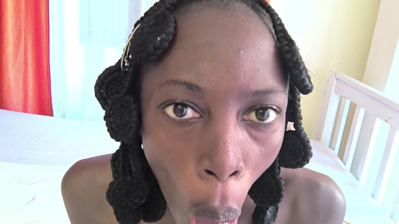 Missblackreey: Als stiefvader er niet is, train ik mijn gaten voor...