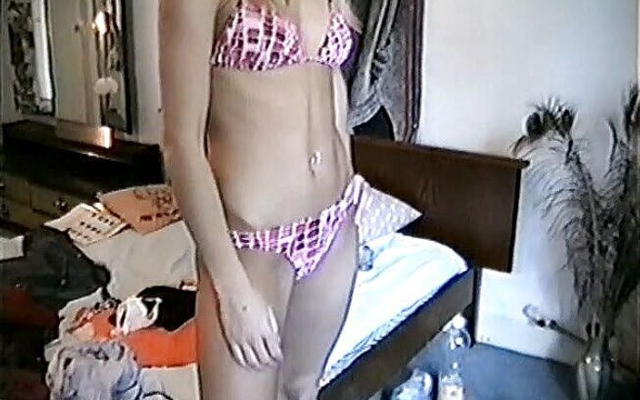 Flash Model Amateurs: Il suo bikini sembra così sexy