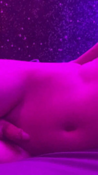 Femboy goza um pouco de vibrador fodendo