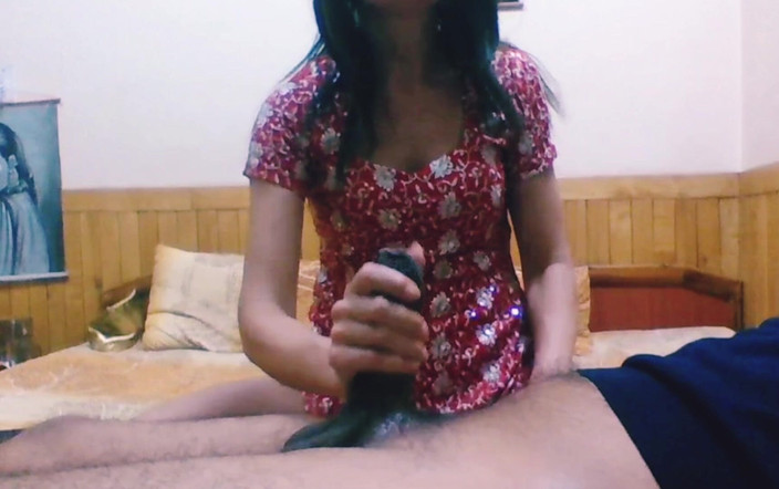 Bolly Karma: Mujer de negocios degustando polla después de comedor