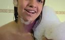I am Freya Stude: यह बुलबुला स्नान सिर्फ एक टीज़र है