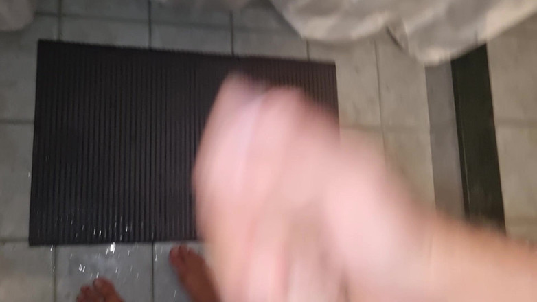 Alexander Audran: AMICA IN DOCCIA 1 IL MIO CAZZO NON HA RESISTITO - GEMITI...