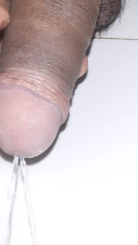 Pria india peebathroom lagi asik ngentot kontol besar pria kulit hitam - closeup