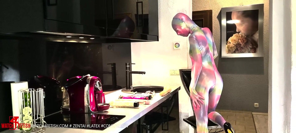 ZentaiDolls: Thoát y trong bộ đồ catsuit zentai nhiều lớp