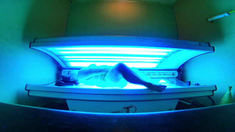 SexyNEBBW: Sexy BBW playing tanning bed