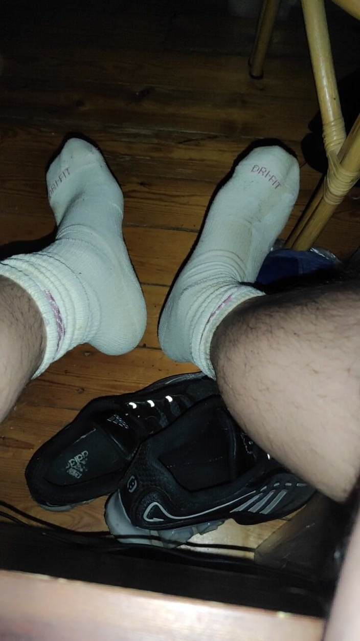 SmokedAlloy2: Sports Shoes and White Socks Look Like Viagra