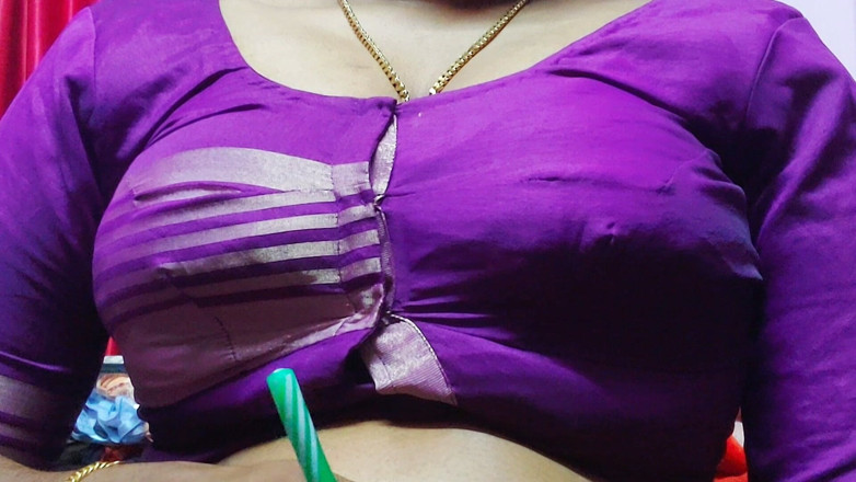 Desi Mohini: Büyük götlü orta yaşlı seksi kadının ateşli masaj seansı