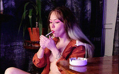 Blowjobs Alice: 我的妻子抽得太多