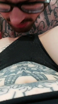 Blond baby Sid är en anal slampa som älskar att få sina täta hål fyllda