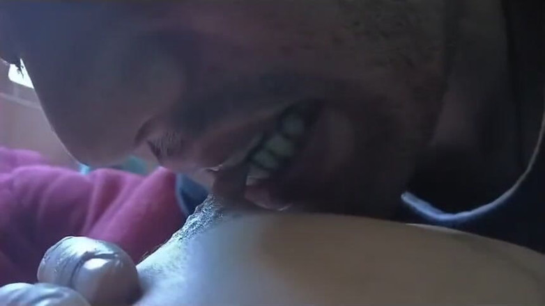 sashaa: Succhiare e allattare le tette di mungitura della mia ragazza