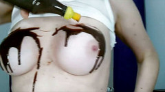 Brazilian_Miss: Smáčení prsou, tity a bradavek s čokoládou