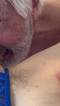 Sexe en missionnaire suivi par des gros plans sur ma chatte