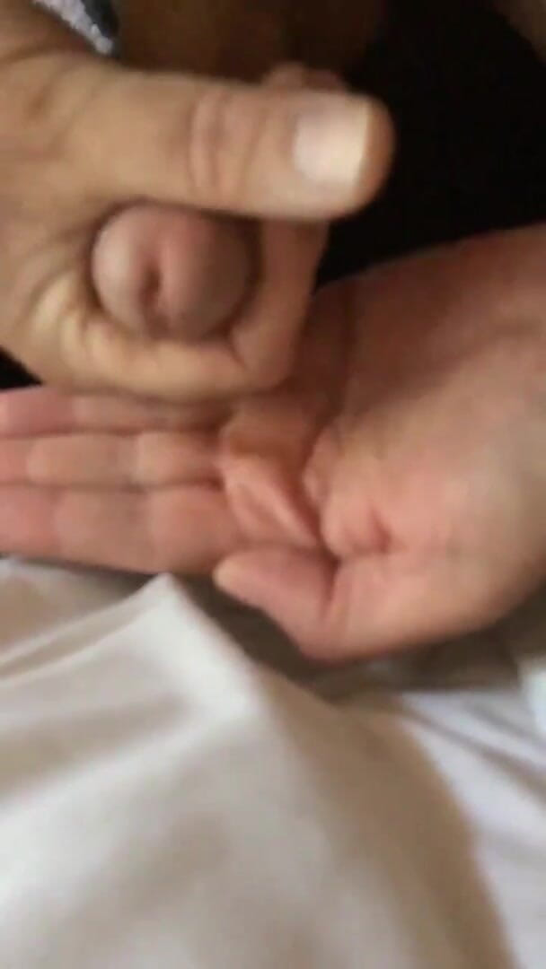 Kinky horny gay bois: Just a gay man jerking cummies out of his penis