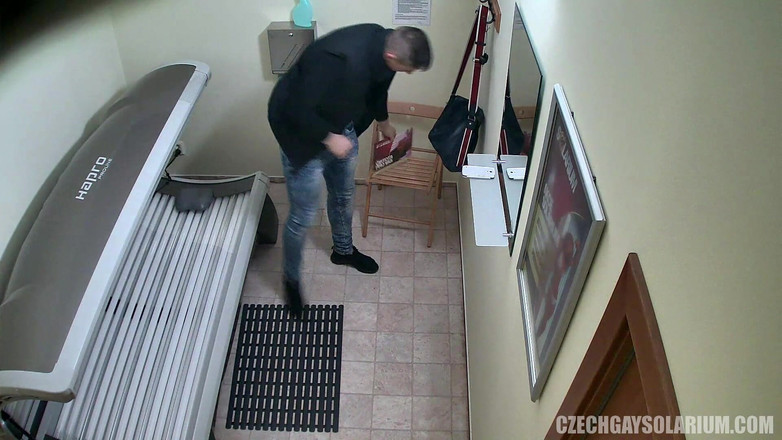 Czech Gay Solarium: Czech Gay Solarium 24 Cheeky Hunk Gets Caught