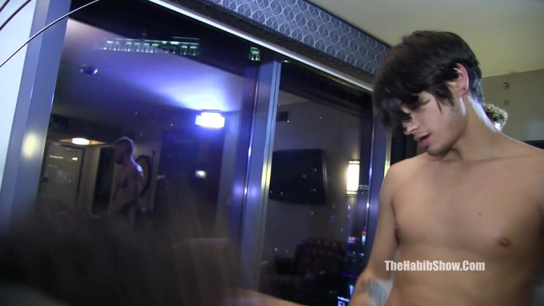 The Habib Show: 完整视频。常春藤年轻和拉丁三人行