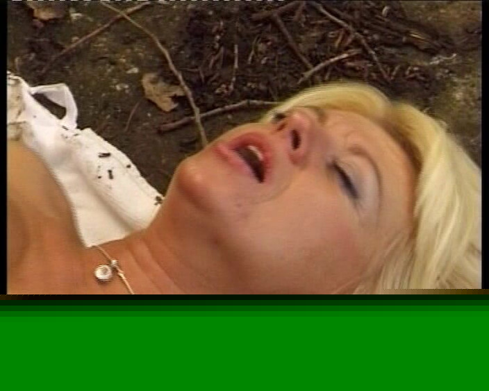 Deutsche Frauen: Kedua lubang tante seksi jerman dientot habis-habisan