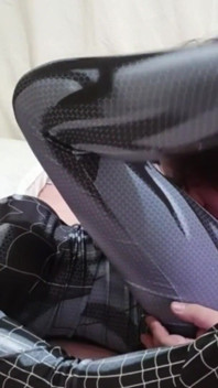 Spidergirl robi wszystko, czego potrzeba, aby uzyskać moją spermę - parodia porno