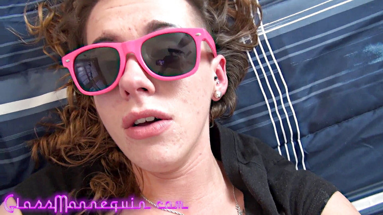 Richard Nailder Hardcore: Pria tua melumuri wajah gadis kampus yang imut dengan air...