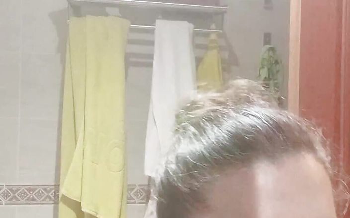 Secive: Masturbasi di kamar mandi. Suka
