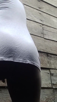 Frecare cu degetul pizda mea păroasă în aer liber orgasme uimitoare cu țipete care stropesc