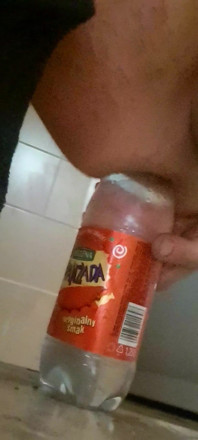 Şişe ile anal oyun