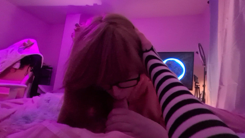 PrincessKitti3: Princesskitti3 큰 공으로 다른 트랜스에게 완전한 딥쓰롯을 주고 그녀의 거대한 짐을 삼키기