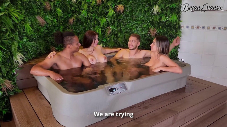 Brian Evansx: Sex în jacuzzi, schimb de parteneri, femeie latino, încornorată și țâțe mari Silvana Lee