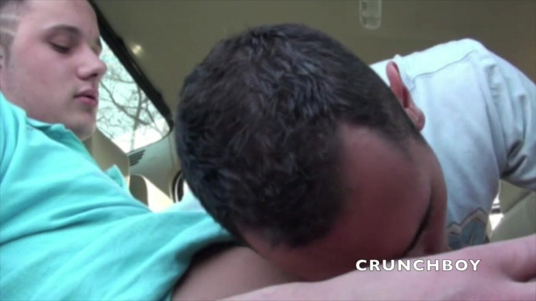 Crunch Boy: Theo sucked by his best friend in his car