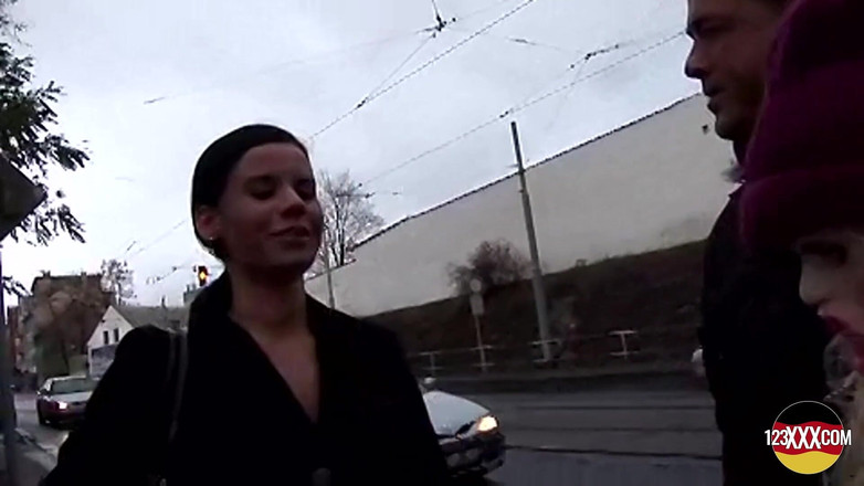 123XXX - Fucked Amateurs in Germany!: आकर्षक काले बाल वाली को चुदाई के लिए सड़क पर उठाया गया