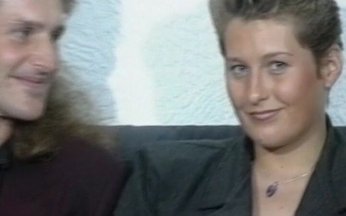 German Threesome: कास्टिंग पर दो जर्मन महिलाएं लंड गले में लेती हैं