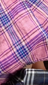 Awek mengongkek lelaki itu di pantat gemuk dengan strap-on besar!