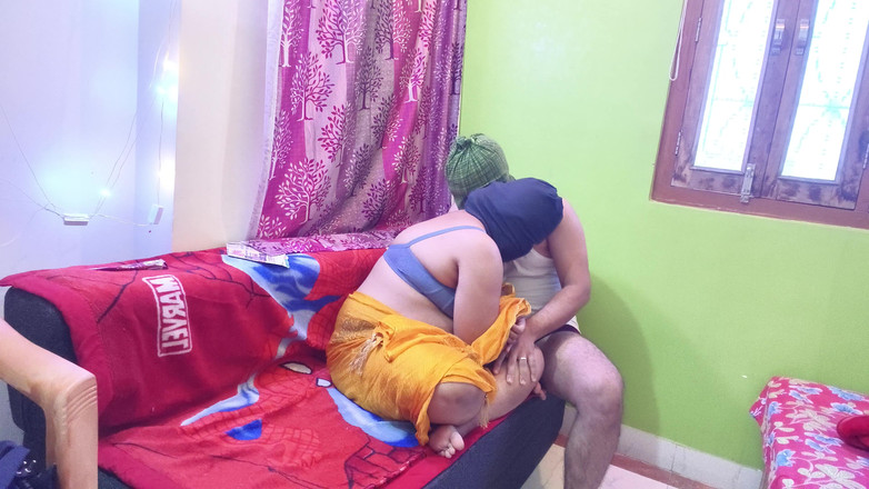 Hotty Mona: Üvey kız kardeş azgın üvey erkek kardeş tarafından baştan çıkarılıyor ve sikiliyor