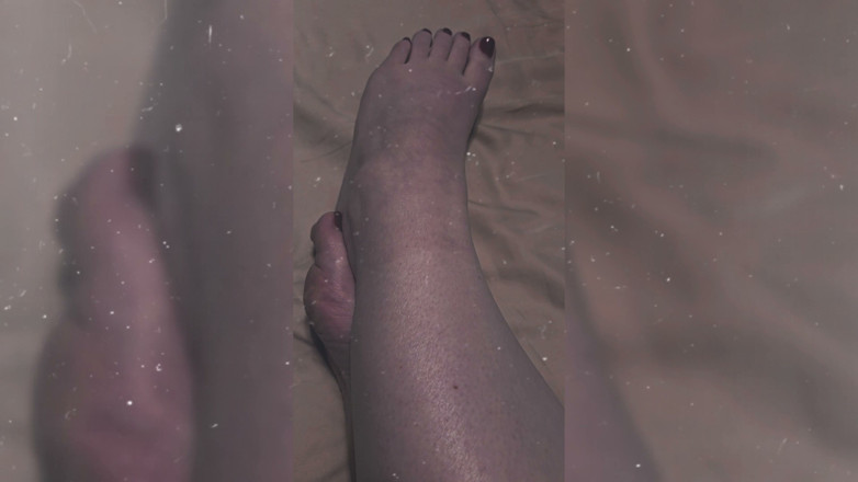 VeryHotMILF: Cute Red Toes