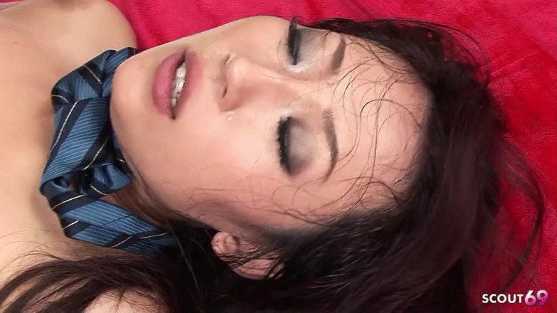 Asian porn collection: La milf asiatica yuki scopata duramente in un trio e...