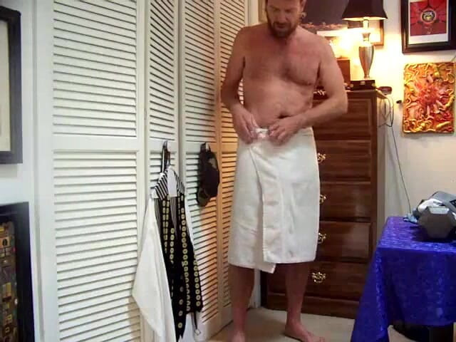 Hairyartist: Coach Will's Towel Slip