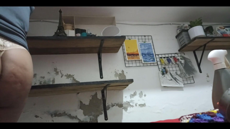 Karmicoxv: Ich links Aufnahme der molligen stiefschwester des handys in tanga