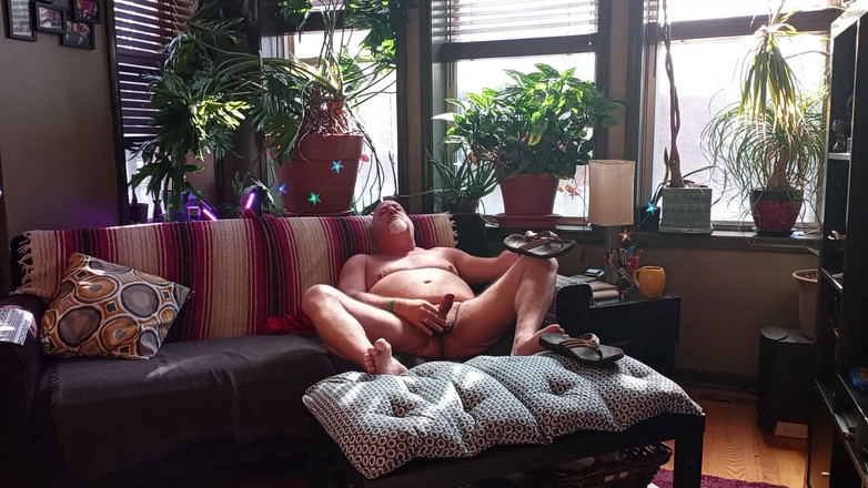 beardaddychub: Bear Jerks off trong Flip Flops - Tính năng tiền thưởng...