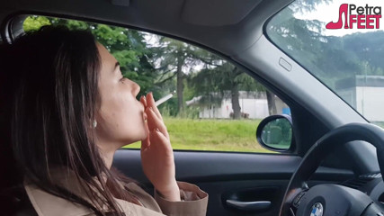 Smokin Fetish: เปตร้ารักการสูบบุหรี่ในรถของเธอ