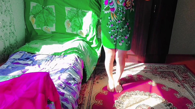 Kitty_Cross: Váy ngắn gợi cảm chân trắng bà nội trợ ladyboy...