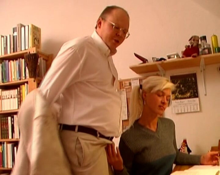 Deutsche Damen: Sexy německá blondýnka tvrdě šuká s oholeným muffem